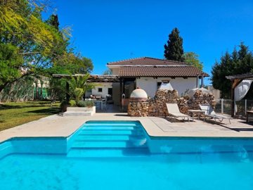 1 - La Pobla de Vallbona, Villa
