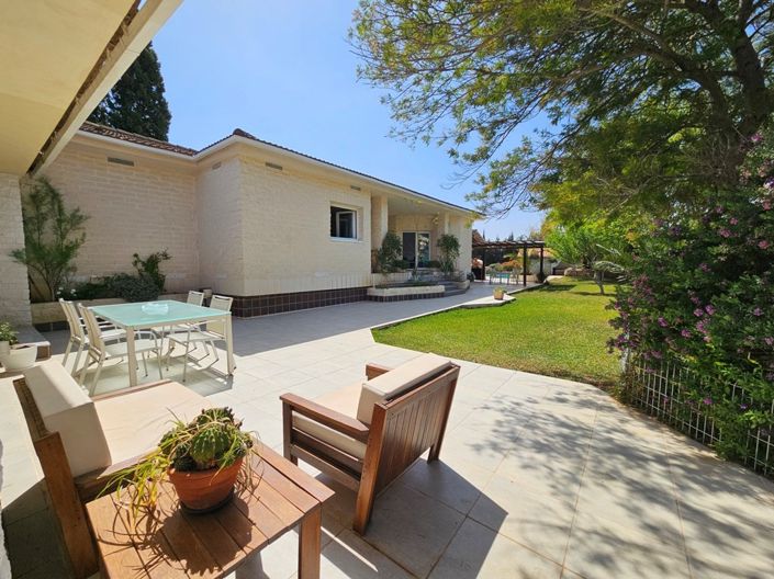 Image No.3-5 Bed Villa for sale