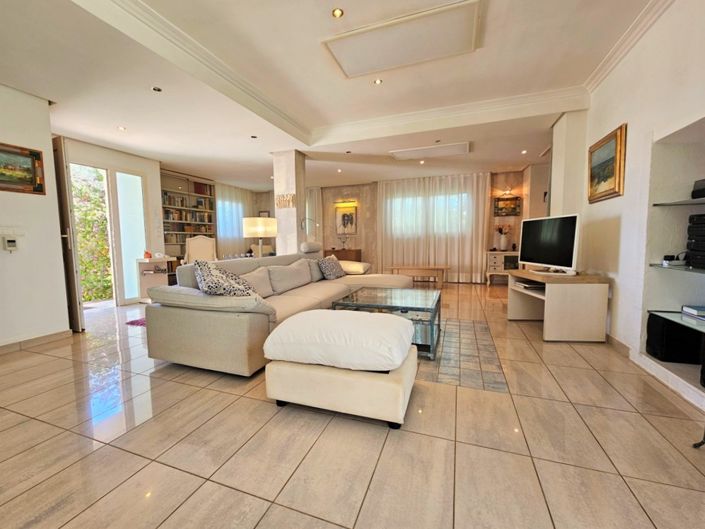 Image No.8-5 Bed Villa for sale