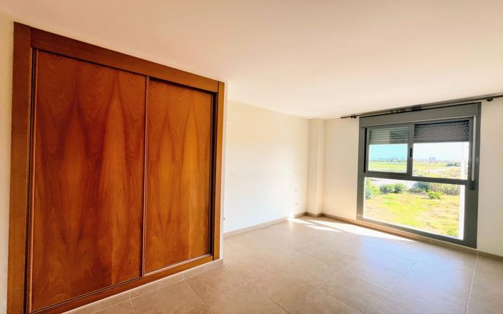 Image No.15-2 Bed Property for sale