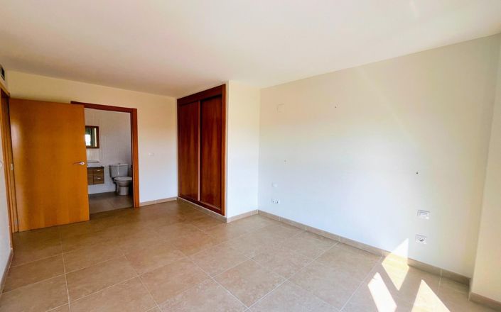 Image No.17-2 Bed Property for sale