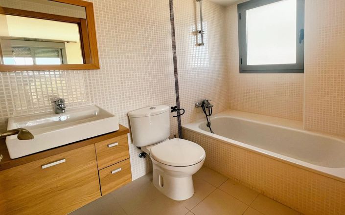 Image No.18-2 Bed Property for sale