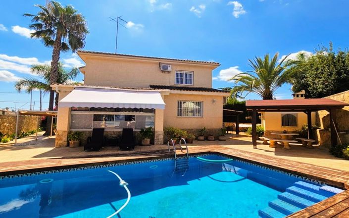 Image No.1-4 Bed Villa for sale