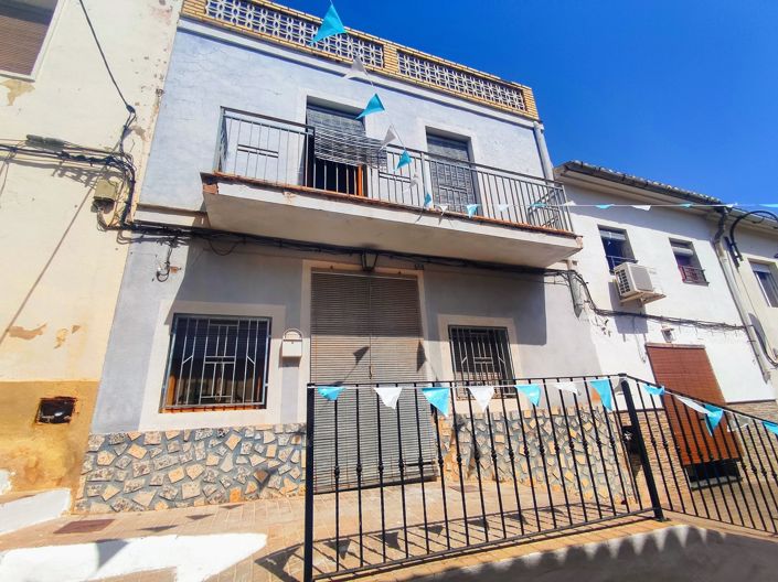 Image No.1-3 Bed Townhouse for sale