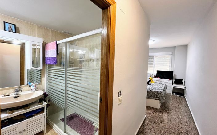 Image No.21-3 Bed Apartment for sale