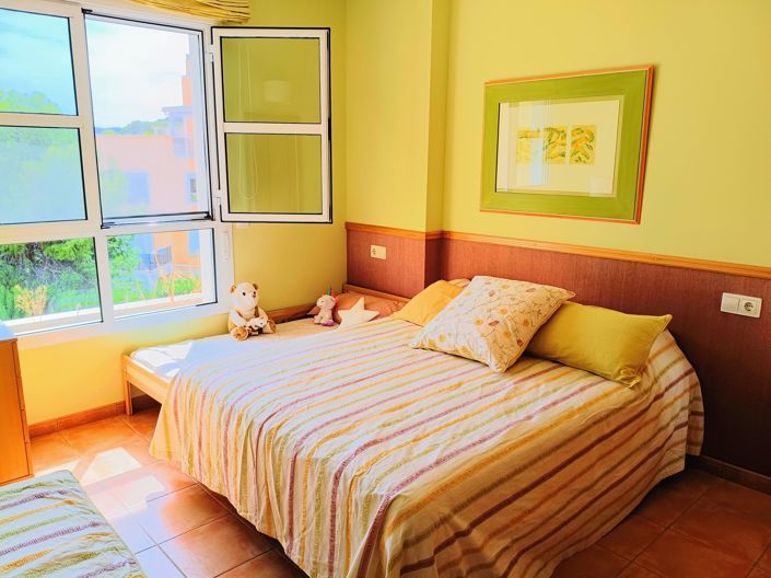 Image No.12-4 Bed Townhouse for sale