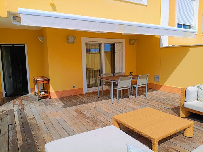 Image No.21-4 Bed Townhouse for sale