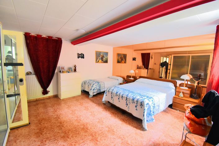 Image No.10-17 Bed Villa for sale