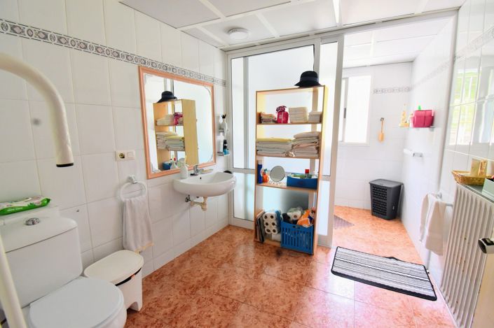 Image No.11-17 Bed Villa for sale