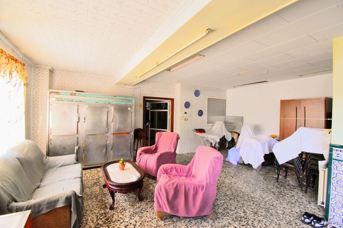 Image No.13-17 Bed Villa for sale