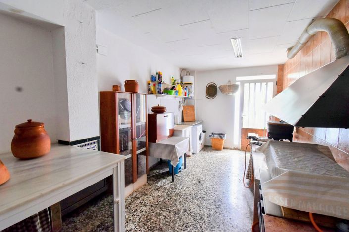 Image No.8-17 Bed Villa for sale