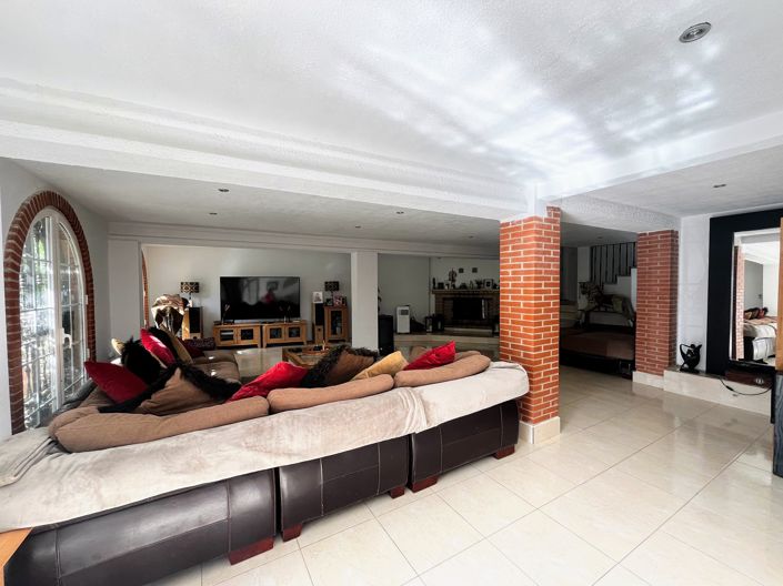 Image No.12-5 Bed Villa for sale