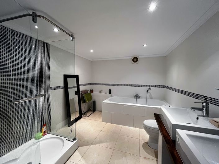 Image No.21-5 Bed Villa for sale