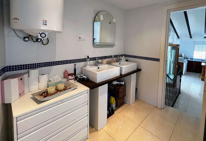 Image No.40-5 Bed Villa for sale