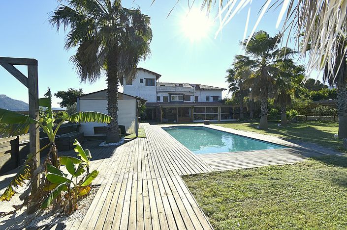 Image No.1-9 Bed Villa for sale