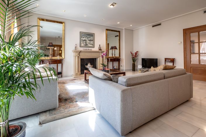 Image No.10-5 Bed Apartment for sale