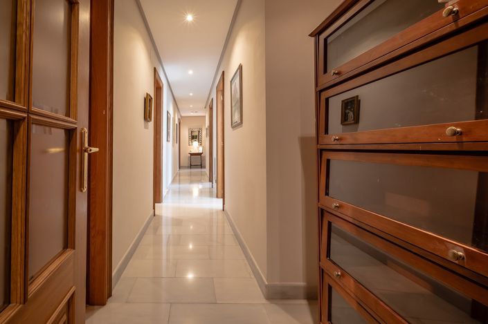 Image No.16-5 Bed Apartment for sale