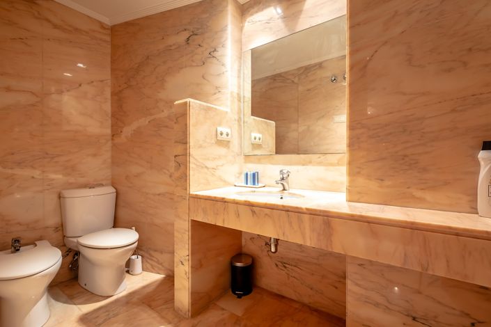 Image No.17-5 Bed Apartment for sale