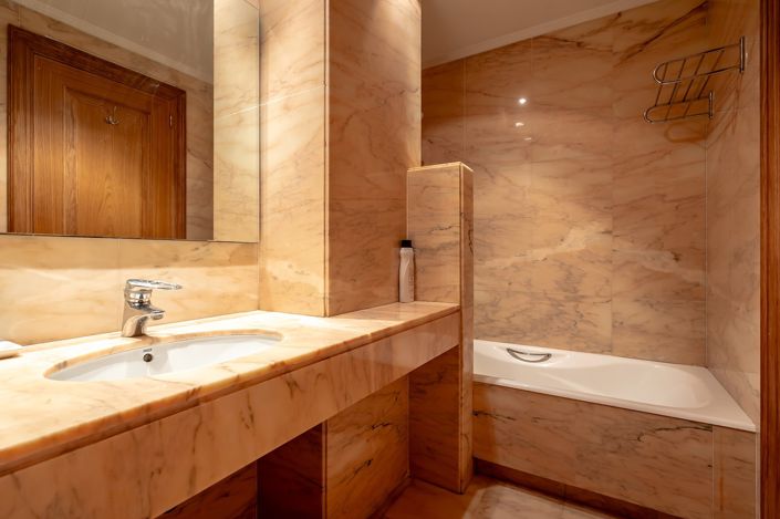 Image No.18-5 Bed Apartment for sale