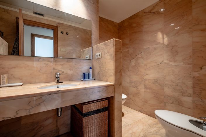 Image No.20-5 Bed Apartment for sale