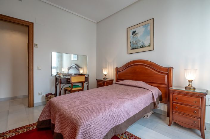 Image No.23-5 Bed Apartment for sale