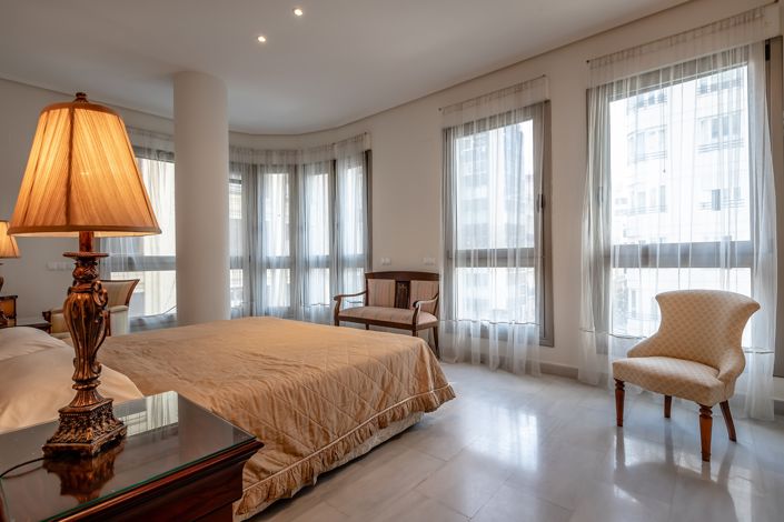 Image No.24-5 Bed Apartment for sale