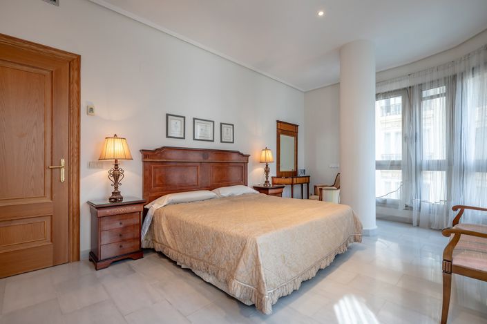 Image No.25-5 Bed Apartment for sale