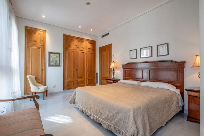 Image No.26-5 Bed Apartment for sale