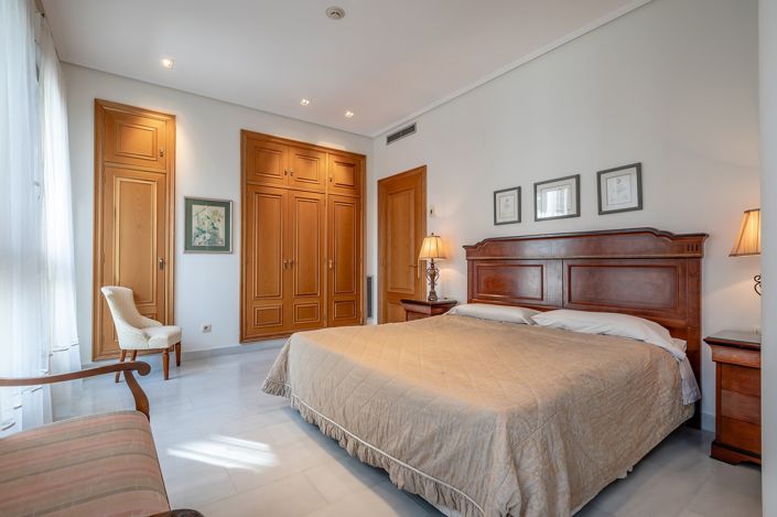 Image No.26-5 Bed Apartment for sale