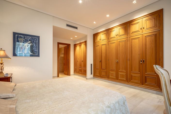 Image No.30-5 Bed Apartment for sale