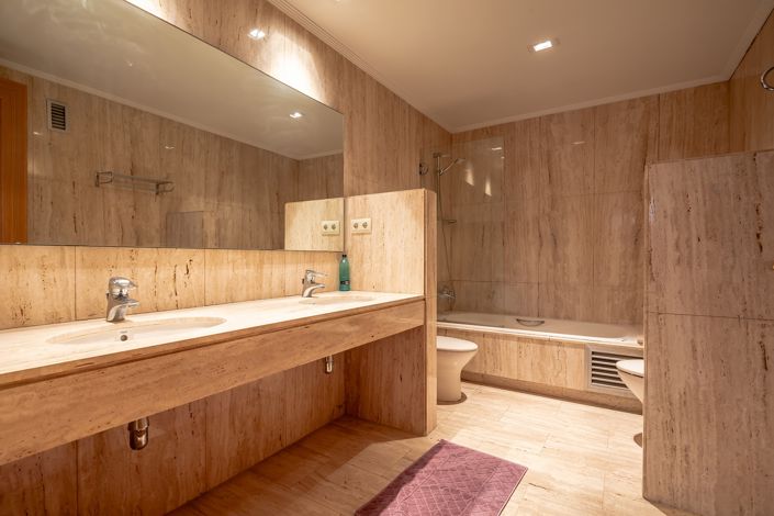 Image No.31-5 Bed Apartment for sale