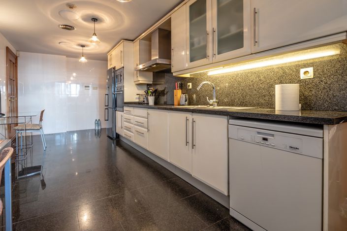 Image No.37-5 Bed Apartment for sale