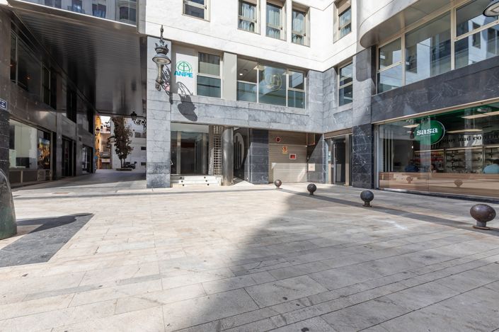 Image No.40-5 Bed Apartment for sale