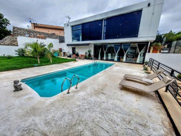 1 - Casinos, Villa