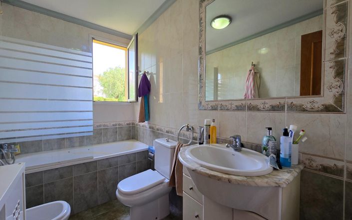 Image No.37-5 Bed Villa for sale