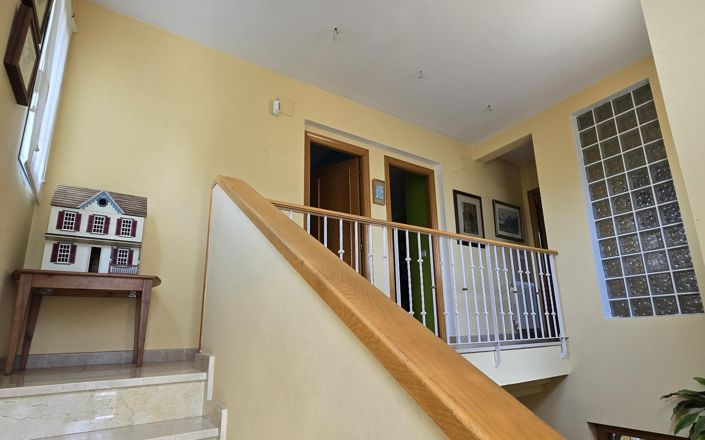 Image No.38-5 Bed Villa for sale