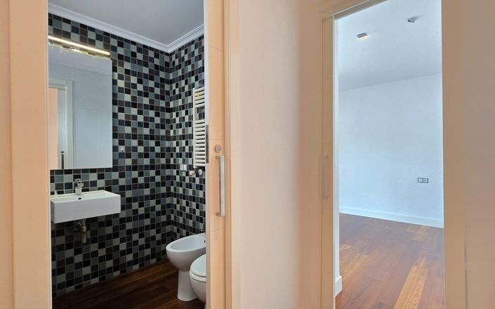 Image No.17-5 Bed Villa for sale