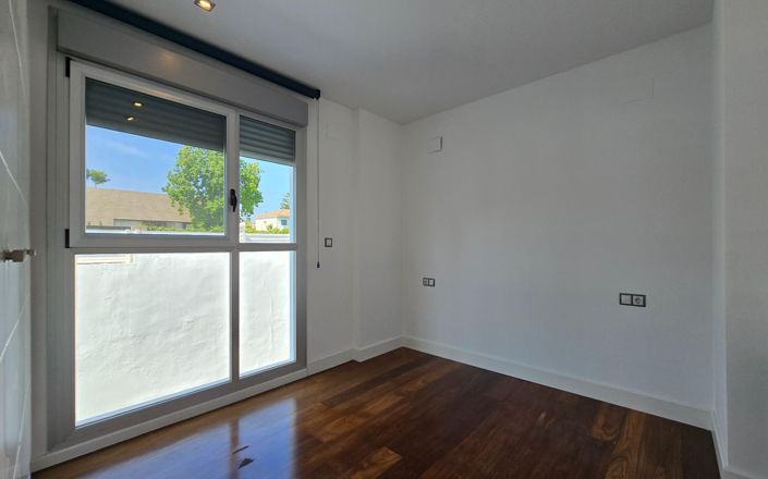 Image No.20-5 Bed Villa for sale