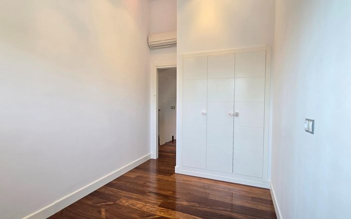 Image No.30-5 Bed Villa for sale