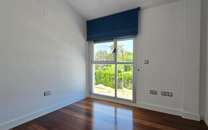 Image No.34-5 Bed Villa for sale