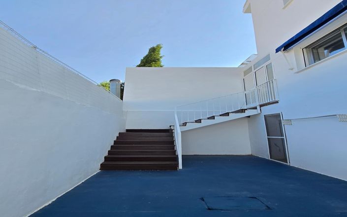 Image No.40-5 Bed Villa for sale