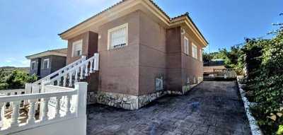 4 Bed Villa for sale