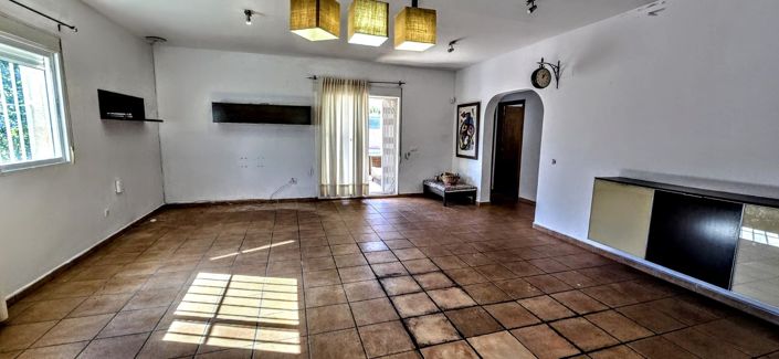 Image No.10-4 Bed Villa for sale