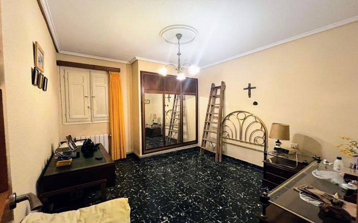 Image No.10-4 Bed Property for sale