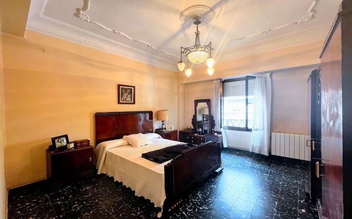 Image No.4-4 Bed Property for sale