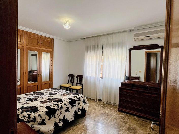 Image No.10-5 Bed Townhouse for sale