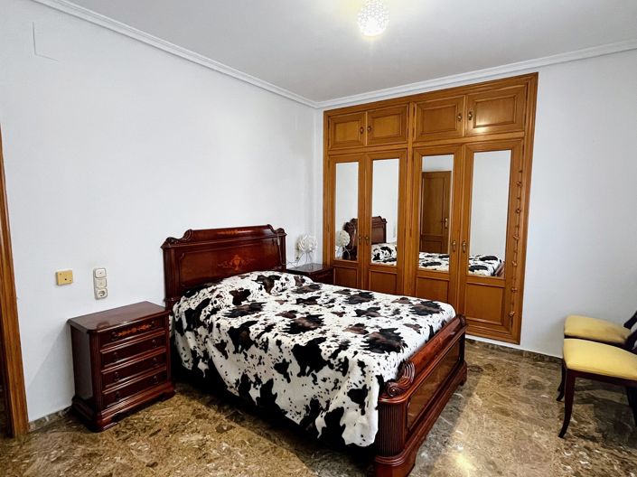 Image No.11-5 Bed Townhouse for sale