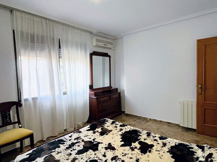 Image No.12-5 Bed Townhouse for sale