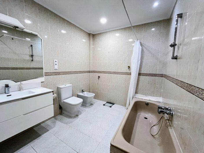 Image No.13-5 Bed Townhouse for sale