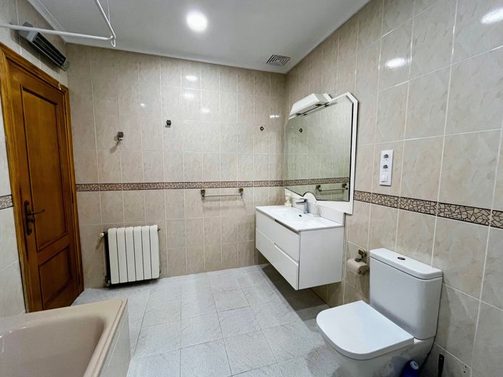 Image No.14-5 Bed Townhouse for sale